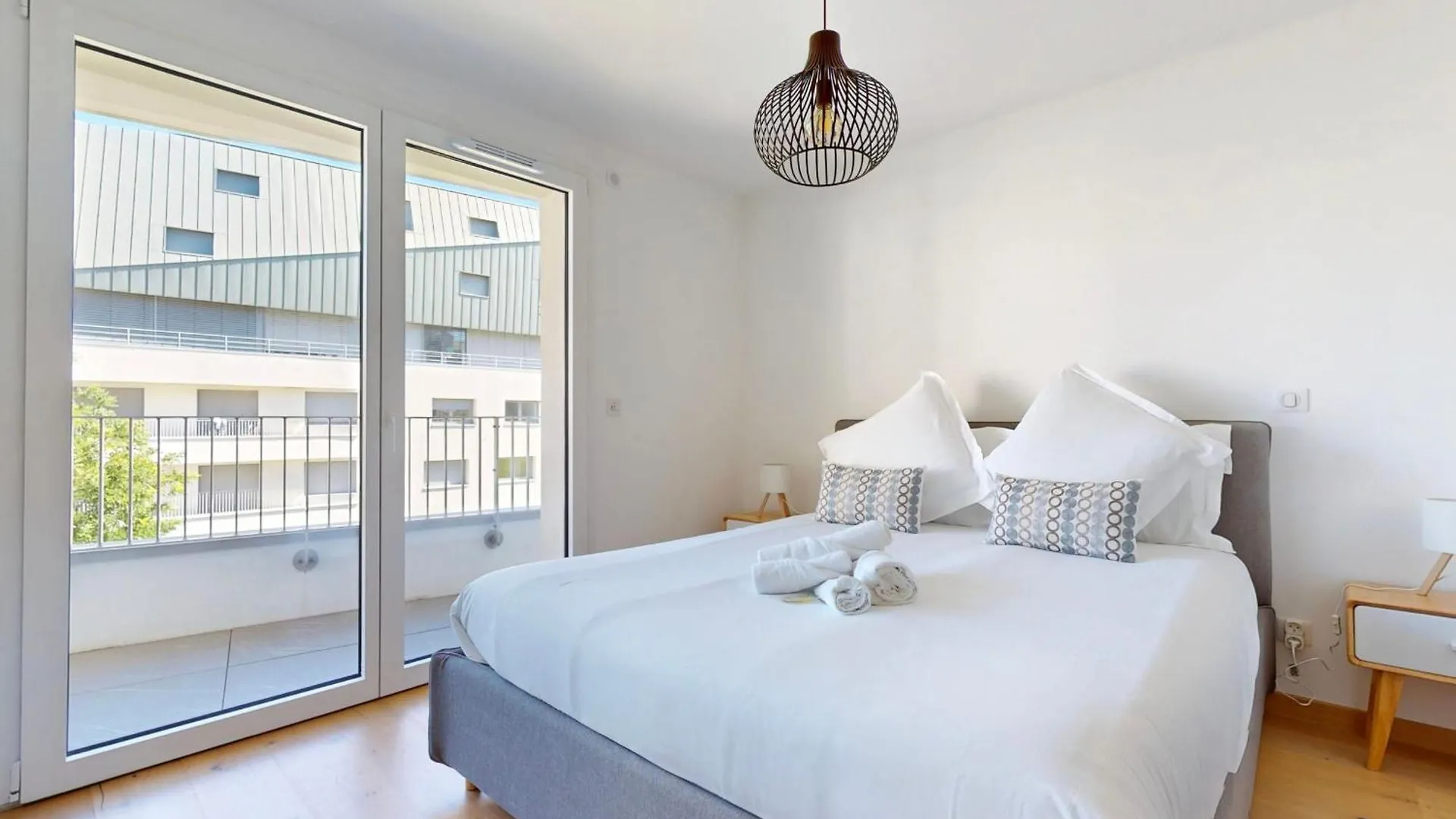 Cote Jardin Joli T2 Avec Garage A 100M Du Lac Annecy Frankrike
