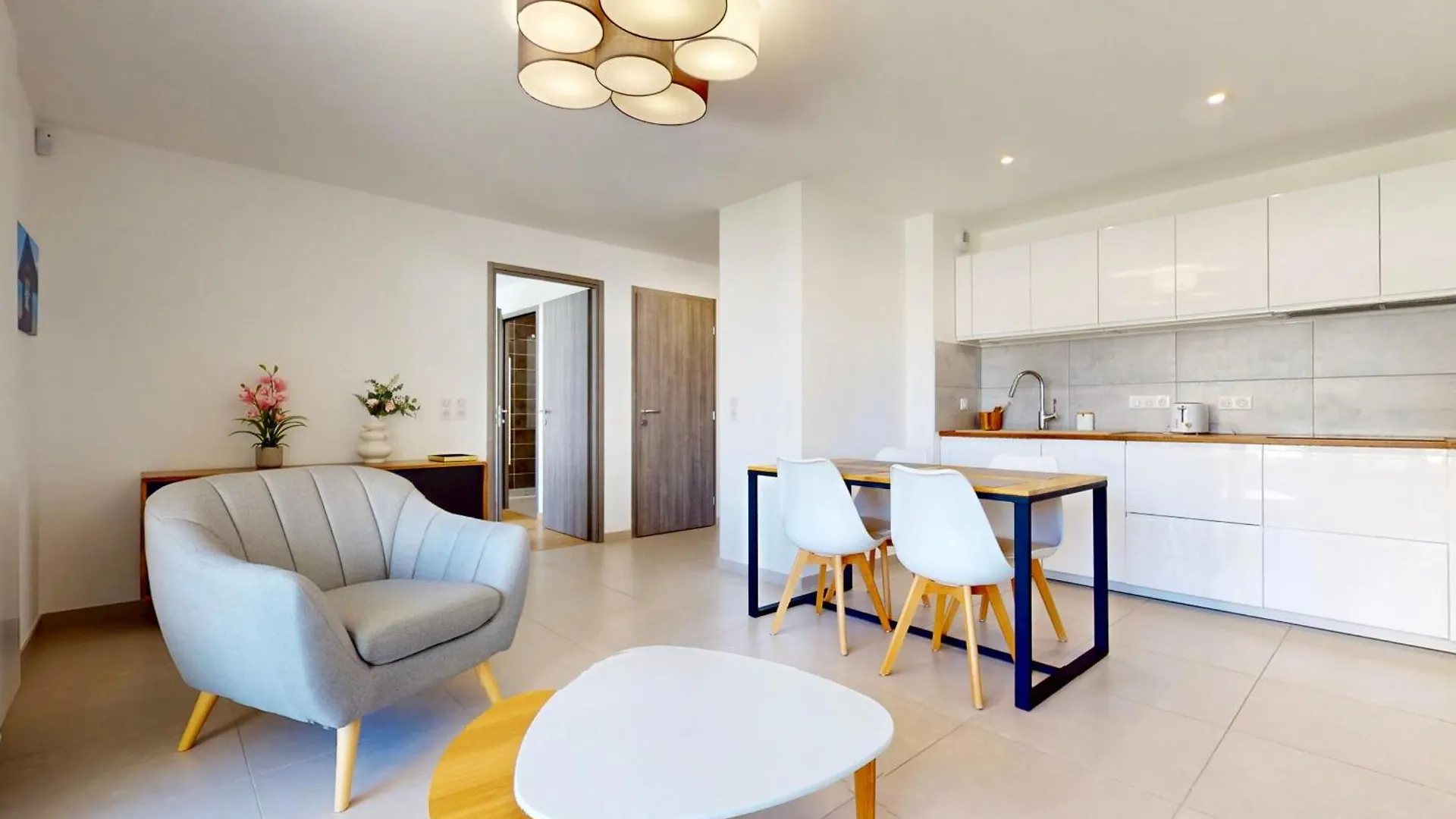 Cote Jardin Joli T2 Avec Garage A 100M Du Lac Annecy
