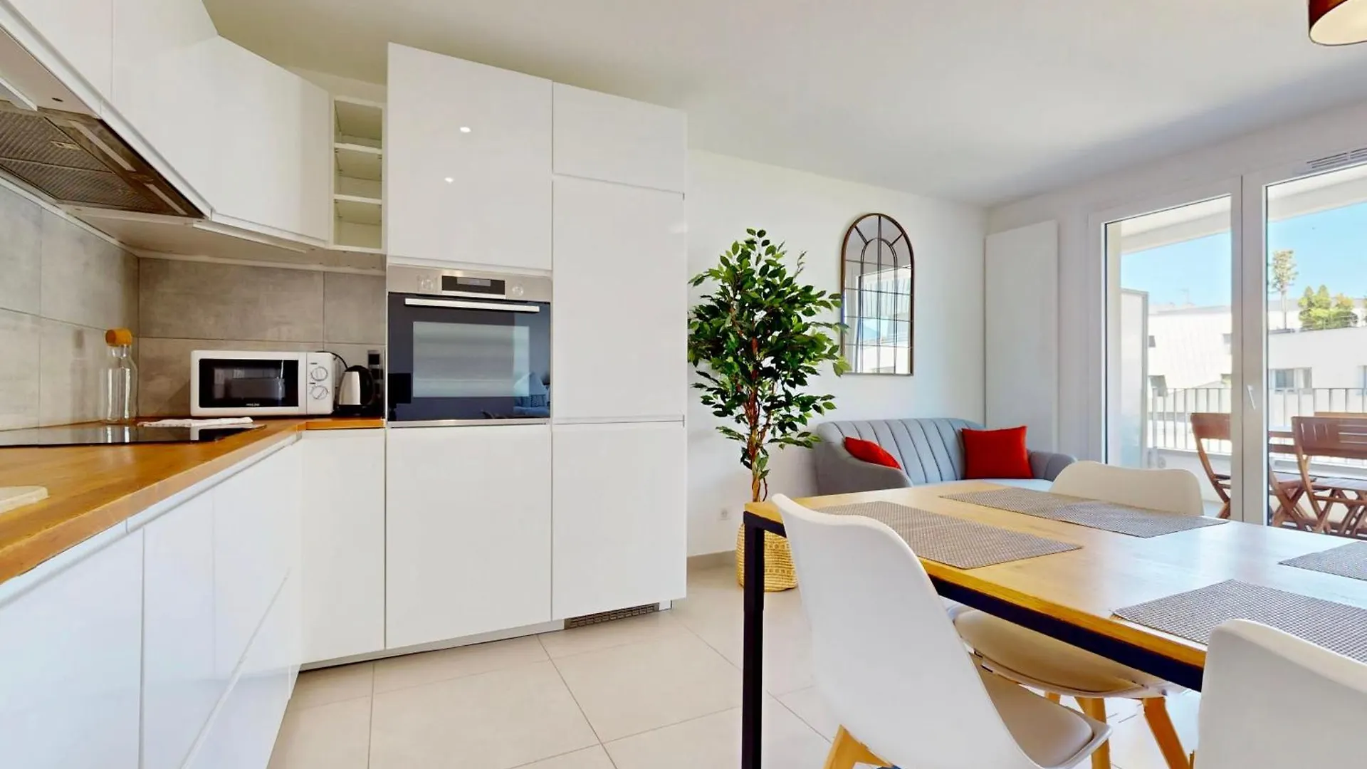 Cote Jardin Joli T2 Avec Garage A 100M Du Lac Annecy